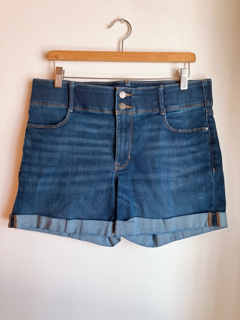 Apt9 Dark Blue Denim Elastic a waist Mid-Rise Cuffed Jean Shorts Size 14